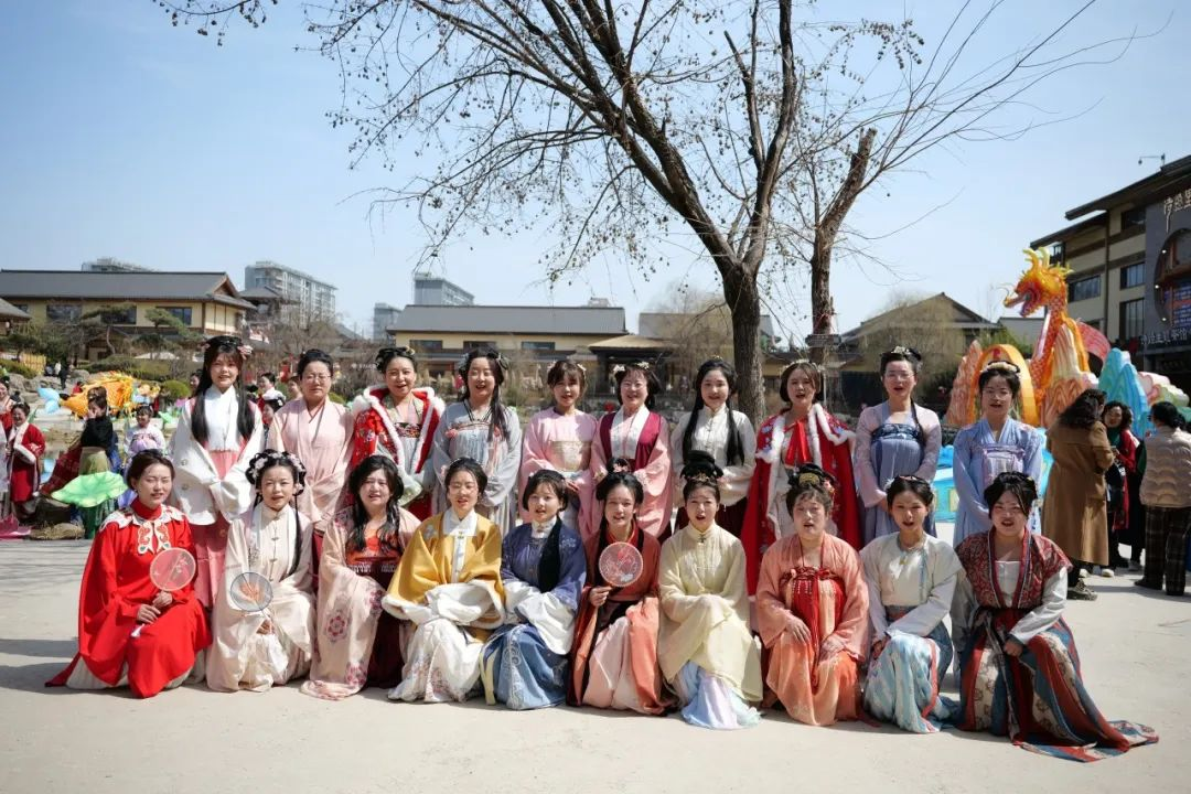阳光三月暖 绽放她力量丨陕西建筑产业投资集团开展庆祝“三八”妇女节活动